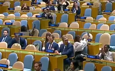 Vuçiqi qëndroi në sallë gjatë fjalimit të Netanyahut në Asamblenë e Përgjithshme të OKB-së