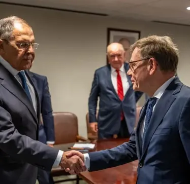 Takimi i parë pas më shumë se katër vitesh: Lavrov bisedoi me ministrin e Jashtëm gjerman Wadephul