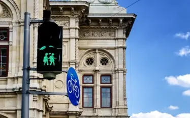 Vjena vendos semaforë me inteligjencë artificiale: Dallojnë sa njerëz presin të kalojnë rrugën dhe vlerësojnë kohën e nevojshme