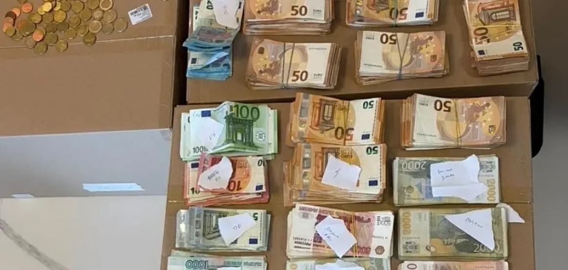 Rusët në Mal të Zi fshihnin pajisje për spiunim dhe para në gjashtë valuta, policia zbuloi edhe një banesë tjetër
