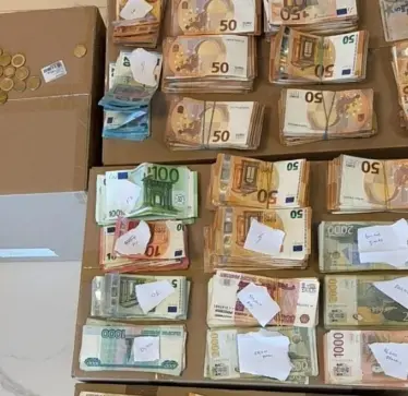 Rusët në Mal të Zi fshihnin pajisje për spiunim dhe para në gjashtë valuta, policia zbuloi edhe një banesë tjetër
