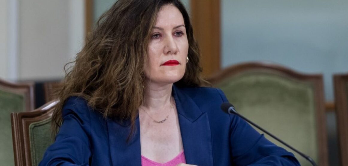 “Arrest në shtëpi” dhe pezullim nga detyra për drejtoreshën e Shërbimit Informativ të Shqipërisë