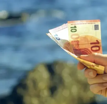 Nga janari në Mal të Zi paga minimale deri në 1400 euro, Spajiq: S’do të lejojmë ikjen e të rinjve