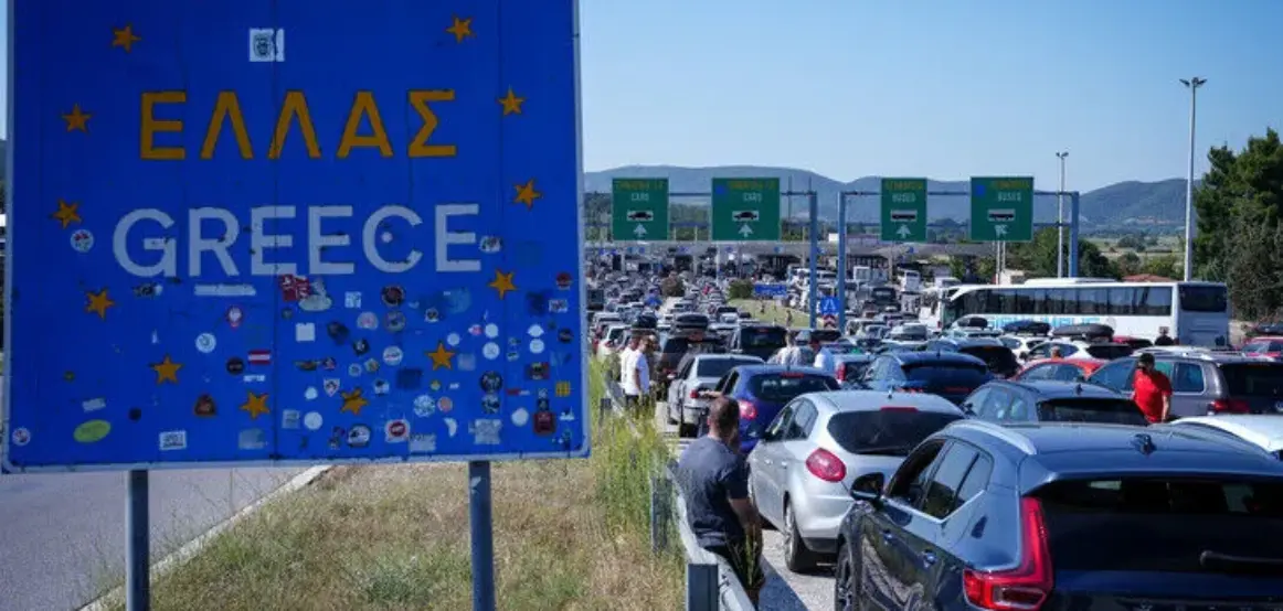 Me rritjen e çmimeve, grekët kalojnë kufirin drejt Maqedonisë së Veriut dhe Bullgarisë për karburant më të lirë