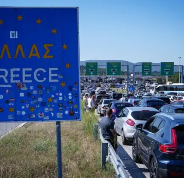 Me rritjen e çmimeve, grekët kalojnë kufirin drejt Maqedonisë së Veriut dhe Bullgarisë për karburant më të lirë