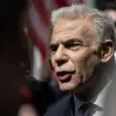 Lideri i opozitës izraelite, Lapid akuzon qeverinë se po luan “politikë të lirë” pas incidentit të “Flydubai”