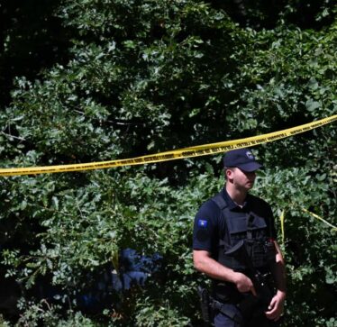 Kurti: Është konfirmuar identiteti i tri viktimave nga varret masive në Zubin Potok, i përkasin “Grupit të Intelektualëve”