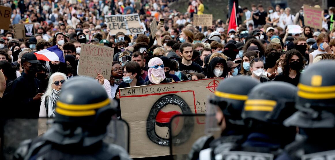 Franca premton 3 mijë mësimdhënës shtesë pas protestave të nxënësve