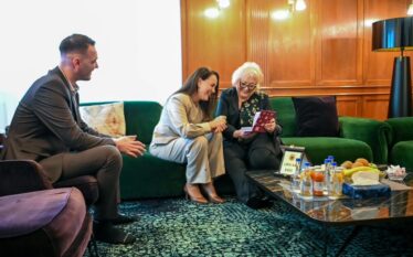 Presidentja Shiroka Pula vizitoi familjet e krerëve të UÇK-së dhe shprehu mbështetjen institucionale në përpjekjet për drejtësi
