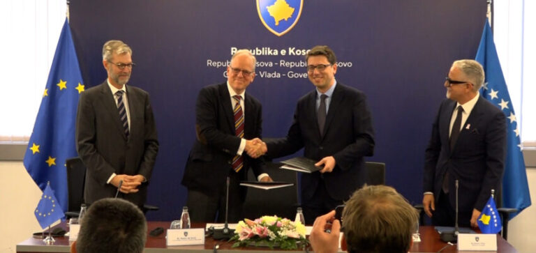 Kosova nënshkruan marrëveshje prej 41 milionë eurosh për pajisje mjekësore dhe infrastrukturë shëndetësore
