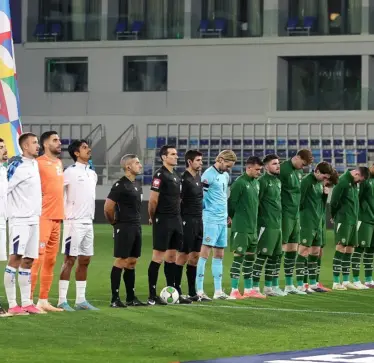 Futbollistët irlandezë ulin kokat edhe në Serbi gjatë himnit të Izraelit dhe refuzojnë shtrëngimin e duarve