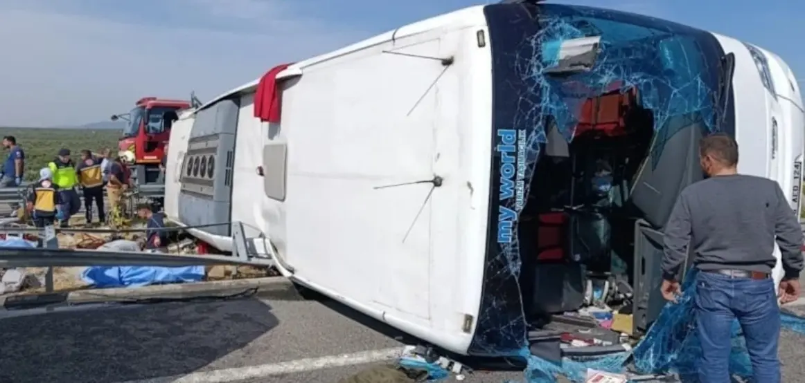 Aksident i rëndë në Turqi: Autobusi përplaset me kamionin, 11 të vdekur