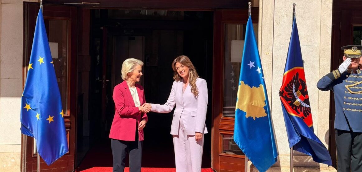 Von der Leyen nis vizitën në Kosovë, pritet nga Haxhiu