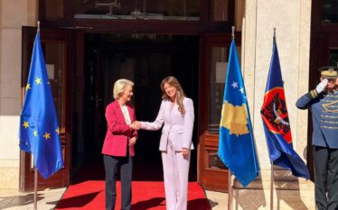 Von der Leyen nis vizitën në Kosovë, pritet nga Haxhiu
