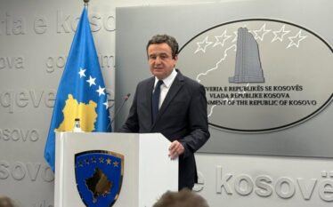 Kurti i drejtohet gazetarëve: Mos i thirrni Konjufcën e Rushitin, por thirreni Bedri Hamzën
