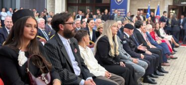 Inaugurimi i Presidentes Justina Shiroka-Pula, familjarët e liderët politikë në rresht të parë për nisje të ceremonisë