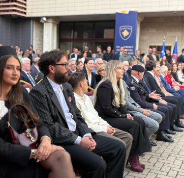 Inaugurimi i Presidentes Justina Shiroka-Pula, familjarët e liderët politikë në rresht të parë për nisje të ceremonisë
