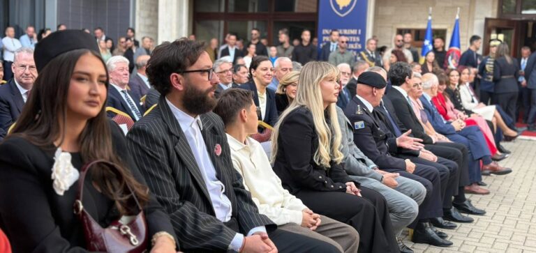 Inaugurimi i Presidentes Justina Shiroka-Pula, familjarët e liderët politikë në rresht të parë për nisje të ceremonisë