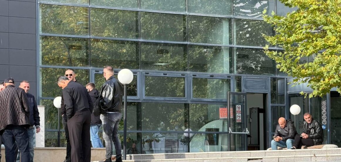 Një muaj paraburgim për Gecin nën dyshimin për kanosjen e gazetarit Mehmetaj