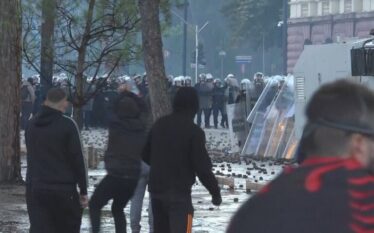 156 të lënduar nga protestat në Tiranë, mes tyre 97 policë dhe katër të mitur