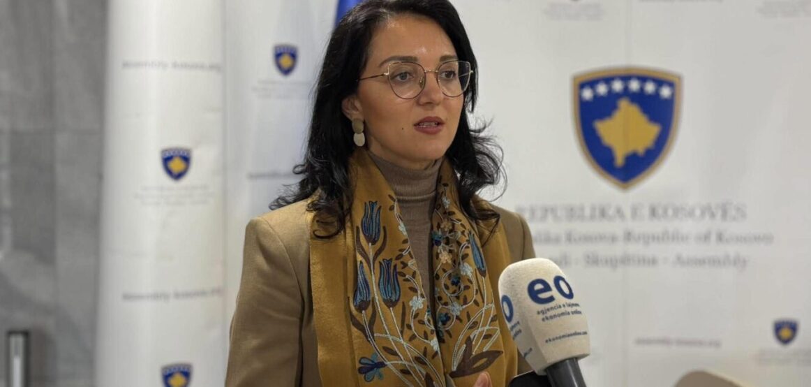 Ndryshimi i pushtetit në Serbi, a do të ketë qasje të re ndaj Kosovës dhe dorëzim të Radoiçiqit?