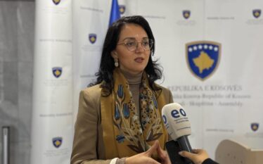 Ndryshimi i pushtetit në Serbi, a do të ketë qasje të re ndaj Kosovës dhe dorëzim të Radoiçiqit?