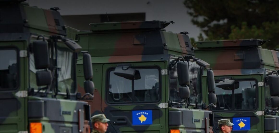 Kosova blen nga Gjermania 12 kamionë ushtarakë Mercedes Benz 4×4