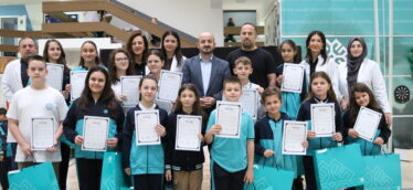 Nxënësit e Maarif në Kosovë zënë vendin e parë dhe të dytë në botë mes 75 mijë nxënësve