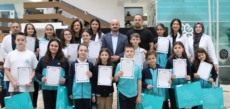 Nxënësit e Maarif në Kosovë zënë vendin e parë dhe të dytë në botë mes 75 mijë nxënësve