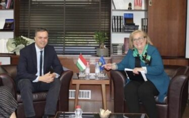 Ambasadori hungarez: Presim të forcojmë bashkëpunimin me Presidenten Shiroka-Pula