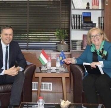 Ambasadori hungarez: Presim të forcojmë bashkëpunimin me Presidenten Shiroka-Pula