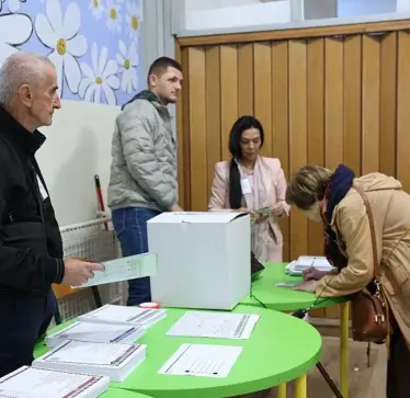 Bosnja voton, qytetarët kërkojnë ndryshim mes tensioneve politike