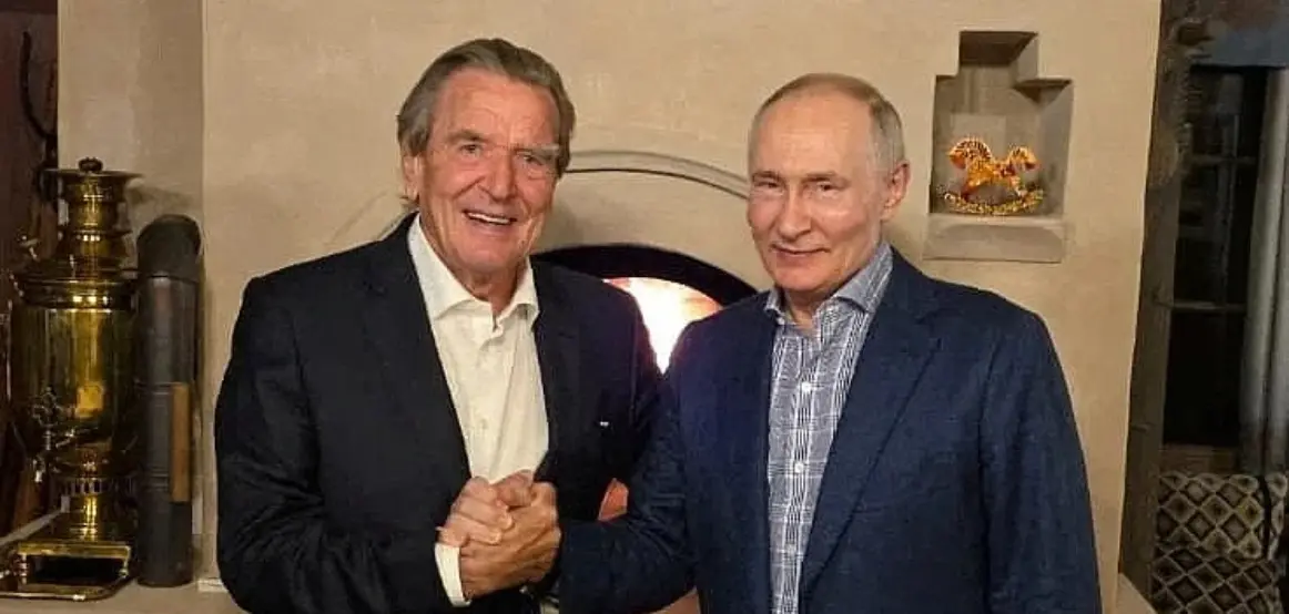 Ish-kancelari gjerman Gerhard Schröder festoi ditëlindjen e Putinit në shtëpinë e presidentit rus