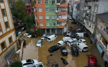 Reshjet më të mëdha në 84 vitet e fundit: Numri i viktimave nga përmbytjet në Stamboll rritet në gjashtë, kërkimet për të zhdukurit vazhdojnë
