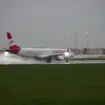 Avioni nga Tel Avivi ulet me detyrim në Sofje pas alarmit për bombë, shoqërohet nga avionë luftarakë