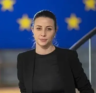 Eurodeputetja Irena Joveva me mesazh të ashpër për Vuçiqin: Bota po ju vëzhgon, pa kërcënime dhe dhunë