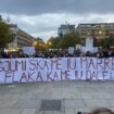 “Gjumi s’ka me iu marrë, flaka ka me iu dalë”, për të dytën ditë protestohet pas vrasjes së Arlinda Zekajt