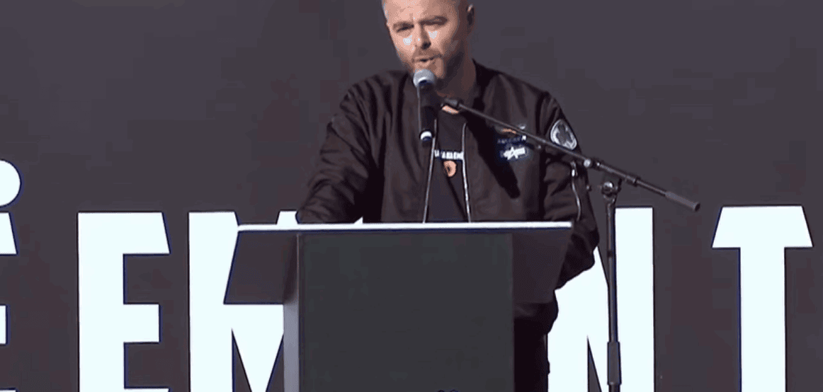 Tasholli nga protesta: Sot jemi këtu për UÇK-në në sheshin që na ka bërë bashkë gjithmonë, do ta mbrojmë luftën tonë të pastër