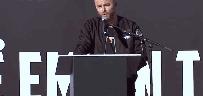 Tasholli nga protesta: Sot jemi këtu për UÇK-në në sheshin që na ka bërë bashkë gjithmonë, do ta mbrojmë luftën tonë të pastër