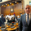 Kamberi: Vuçiqi po e zhvendos debatin nga të drejtat e shqiptarëve te akuzat për kërcënim ndaj Serbisë