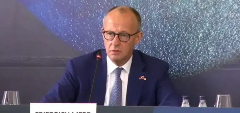 Merz: Dialogu Kosovë – Serbi po e mban peng rajonin