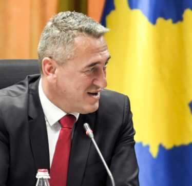 Nenad Rashiq: Nuk pres që Lista Studentore të ndryshojë publikisht qëndrimin për Kosovën
