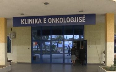 Dy vite më parë u premtua furnizim 100% i barnave në Onkologji, disa prej tyre mungojnë edhe sot – “Tetori Rozë” në Kosovës nis me premtime të parealizuara