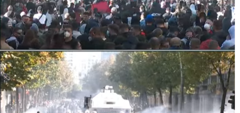 Përplasje e dhunshme mes policisë dhe protestuesve në Tiranë