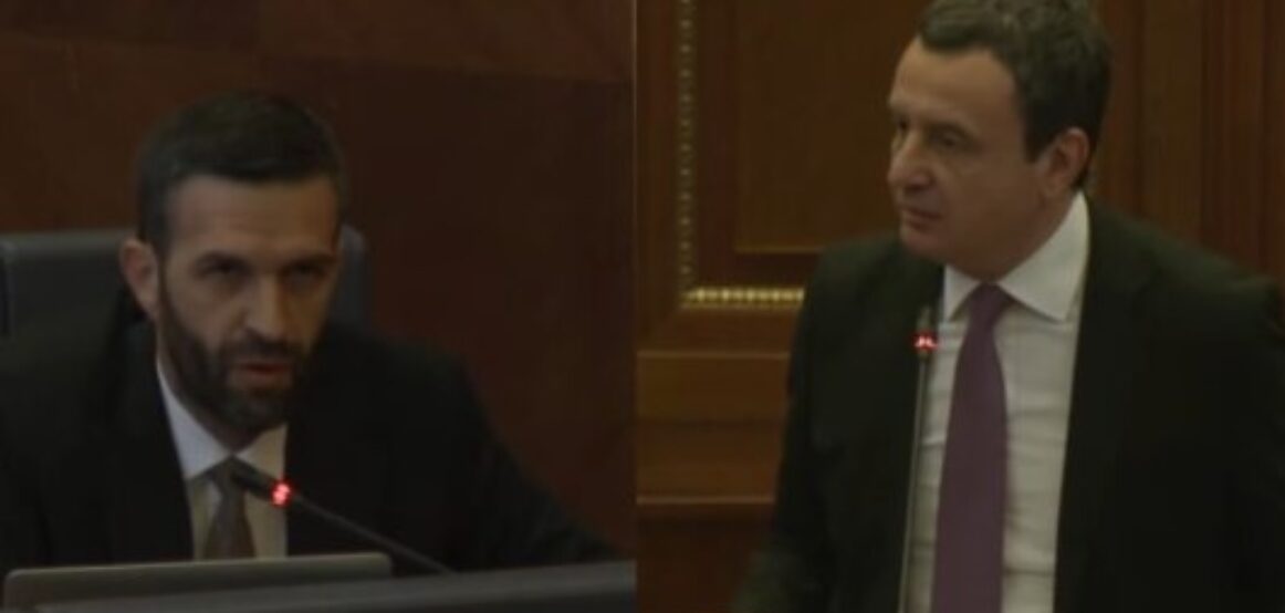 Kurti e Rrahmani replikojnë në kuvend për kodin e ri civil, me nenin që u hap rrugë martesave të personave të gjinisë së njëjtë