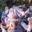 Protestuesit ndalin deputetin Fahrush Rexhepi të VV-së, e kthejnë sërish para duarsh brenda Kuvendit