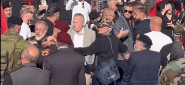 Tensione në protestën në Prishtinë, Gucati ndërhyn për të qetësuar situatën