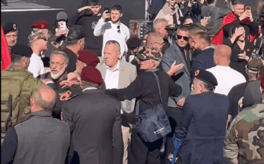 Tensione në protestën në Prishtinë, Gucati ndërhyn për të qetësuar situatën