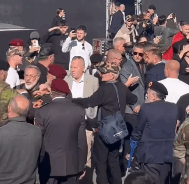 Tensione në protestën në Prishtinë, Gucati ndërhyn për të qetësuar situatën