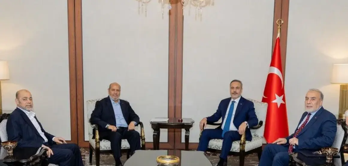 Ministri i Jashtëm turk takohet me kreun e byrosë politike të Hamasit në Ankara